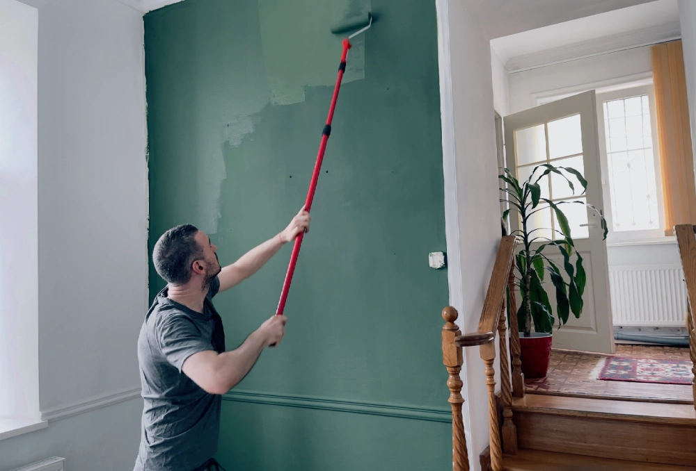 Detail of interior ceiling cutting-in by Greenx Painting.